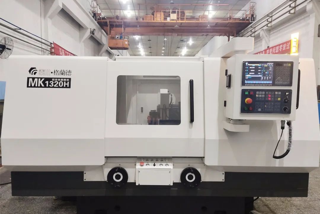 【利来最老品牌格兰德】加快新品研发 “手自一体”特色磨床亮相市场